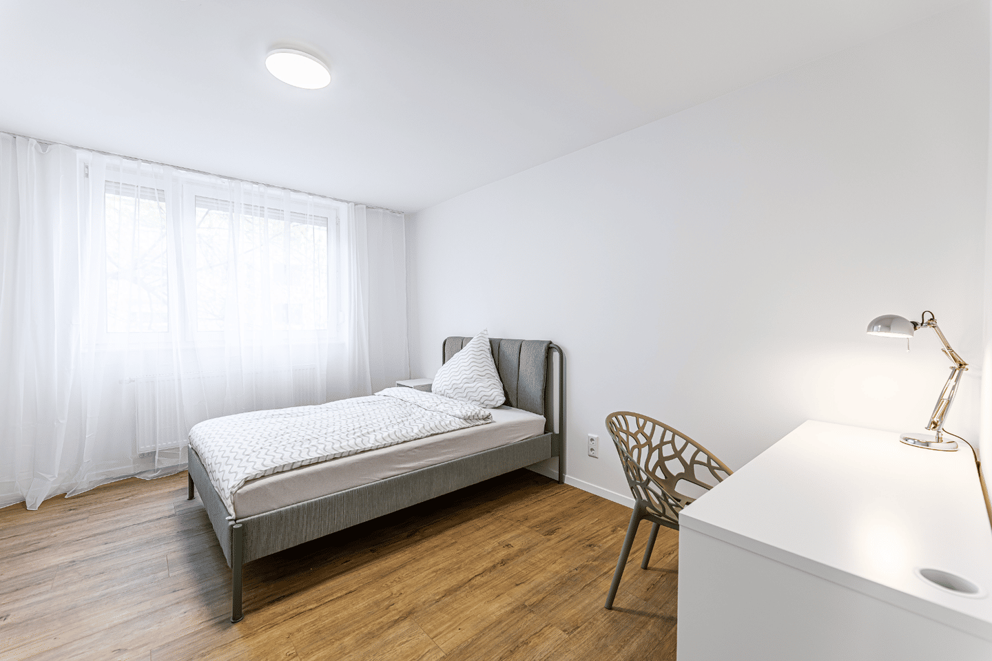 Möbliertes WG Zimmer in modernisierter Wohnung in Nürnberg, 90471 Nürnberg (Dutzendteich Langwasser Neuselsbrunn Stadion Zollhaus)