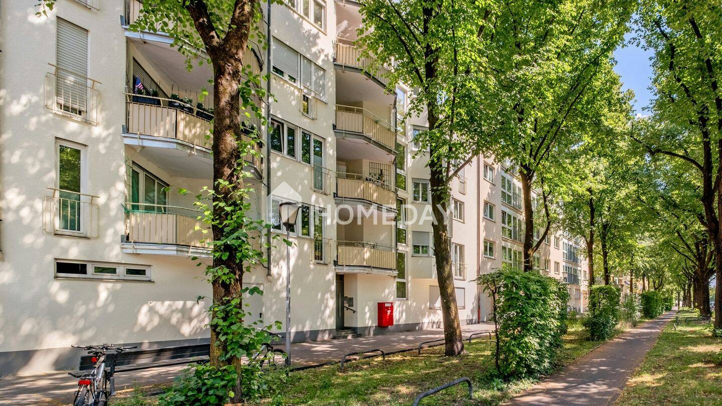 Frisch teilsaniert & renditestark – stilvolle 4-Zimmer-Wohnung mit Balkon, zwei Bädern & TG (zzgl.), 80637 München (Moosach Neuhausen-Nymphenburg)