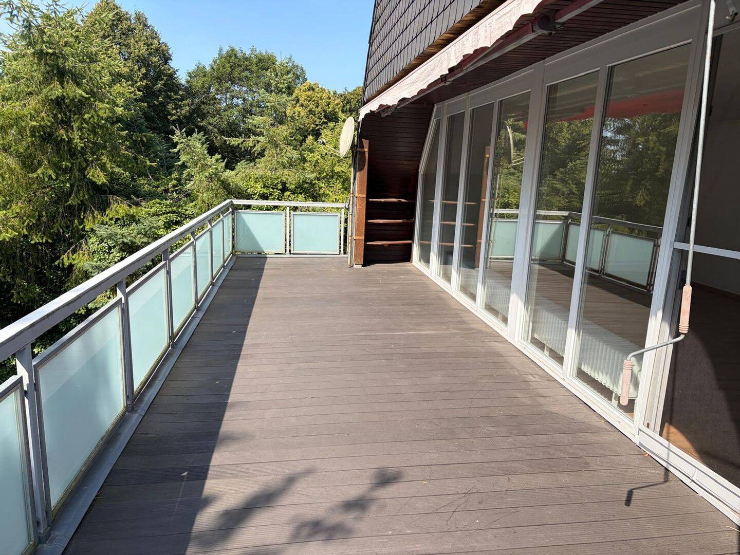Ruhige 3 Zimmer Dachgeschosswohnung mit Balkon und Garage in Hamburg Wandsbek, 22147 Hamburg (Wandsbek Rahlstedt)