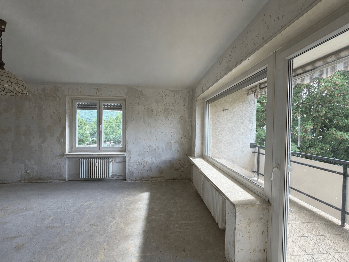 ***Entkernte, helle 2-Zimmer Wohnung im Rohbauzustand in Toplage, Südbalkon und perfekter Schnitt***, 31812 Bad Pyrmont