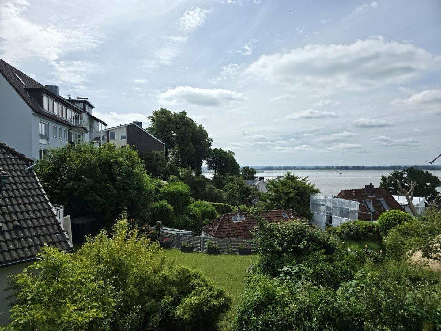 Einzigartiges Einfamilienhaus im Blankeneser Treppenviertel mit Elbblick und Garten