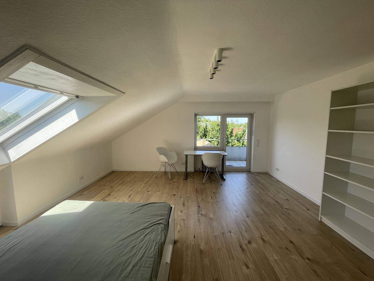 Helles renoviertes Zimmer in ruhiger 2er-WG mit Mitbewohner (m) in KA-Wolfrasweier!, 76228 Karlsruhe