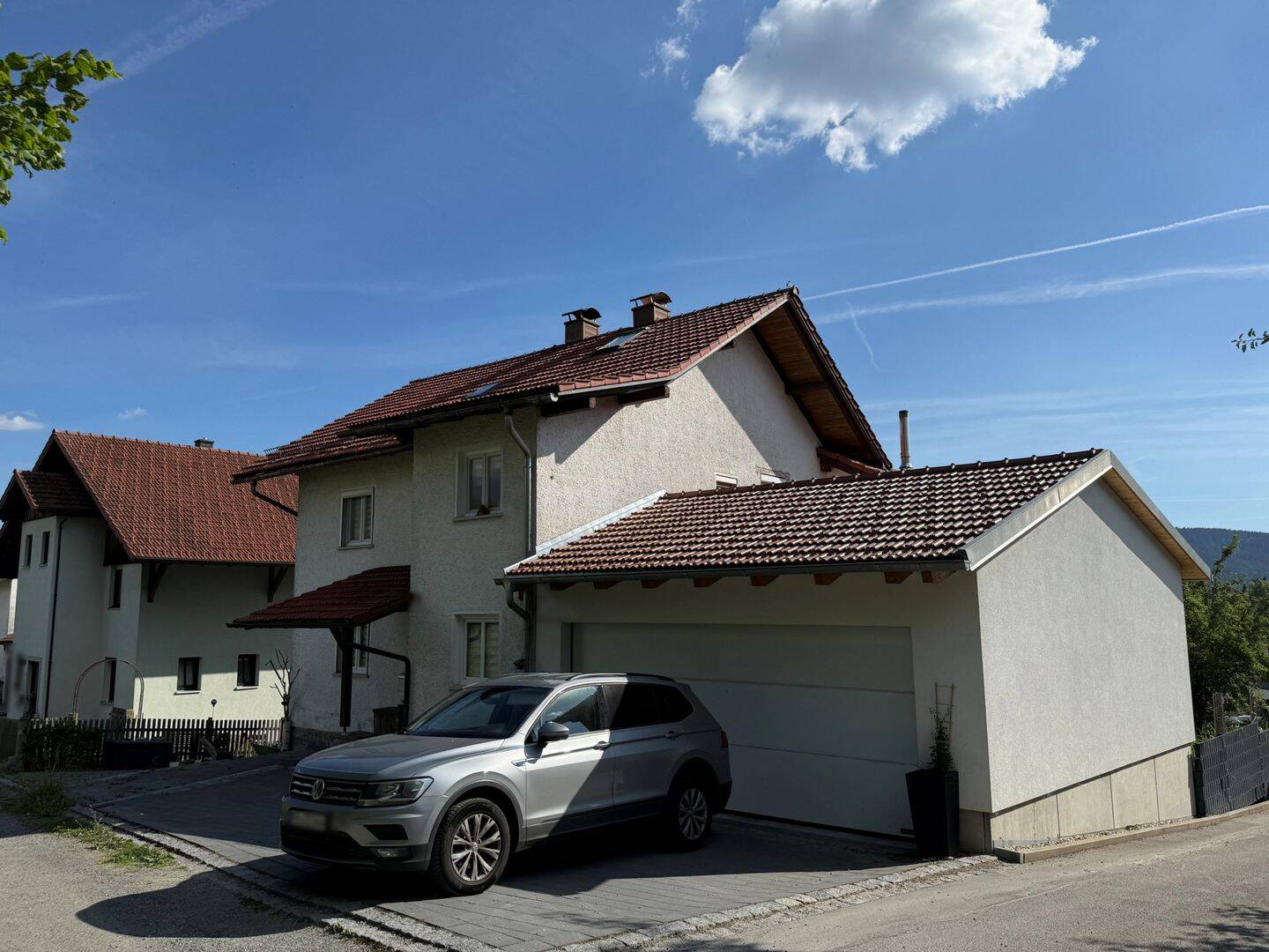 Großzügiges Wohnhaus in ruhiger Lage mit Geißkopf-Blick & modernster Heizung, 94209 Regen