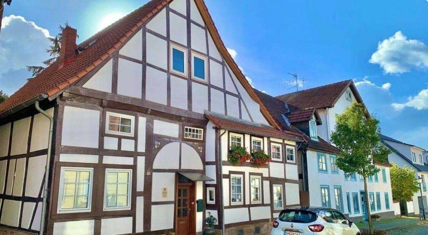 Bückeburg: Zentral gelegene 3-iZimmerwohnung in schönem Fachwerkhaus zu vermieten, 31675 Bückeburg