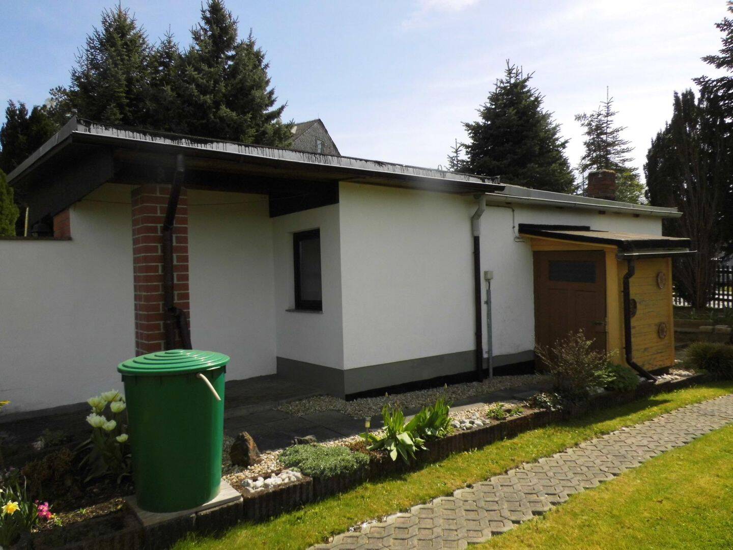 Gepflegtes Gartengrundstück mit Bungalow und Nebengebäuden (Garagen) am Stadtrand von Reichenbach zu verkaufen!, 8468 Reichenbach im Vogtland