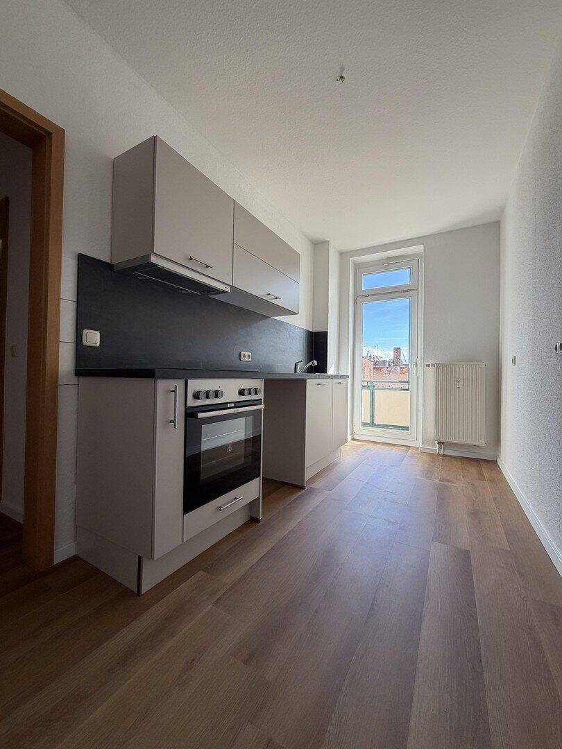 Sonnenglück – sonnige 2-Raum-Wohnung mit neuer Küche und Balkon, 4600 Altenburg