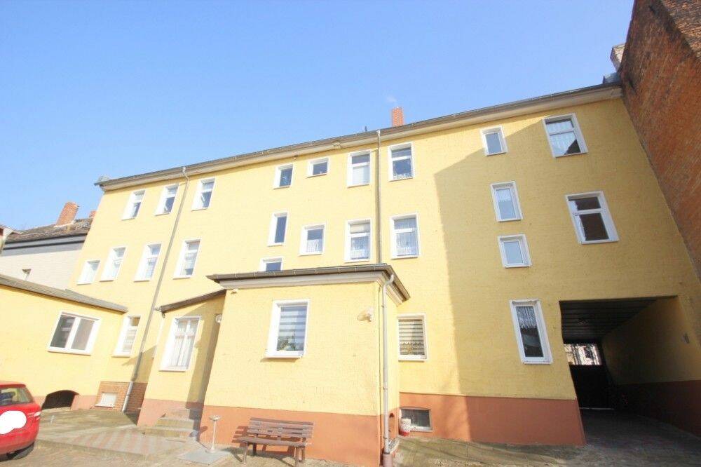 AnKaSa GmbH*Familienwohnung mit*4 Zimmer*2 Bäder*2xDusche*Badewanne*großer Garten*Stellplatz mgl., 6686 Lützen