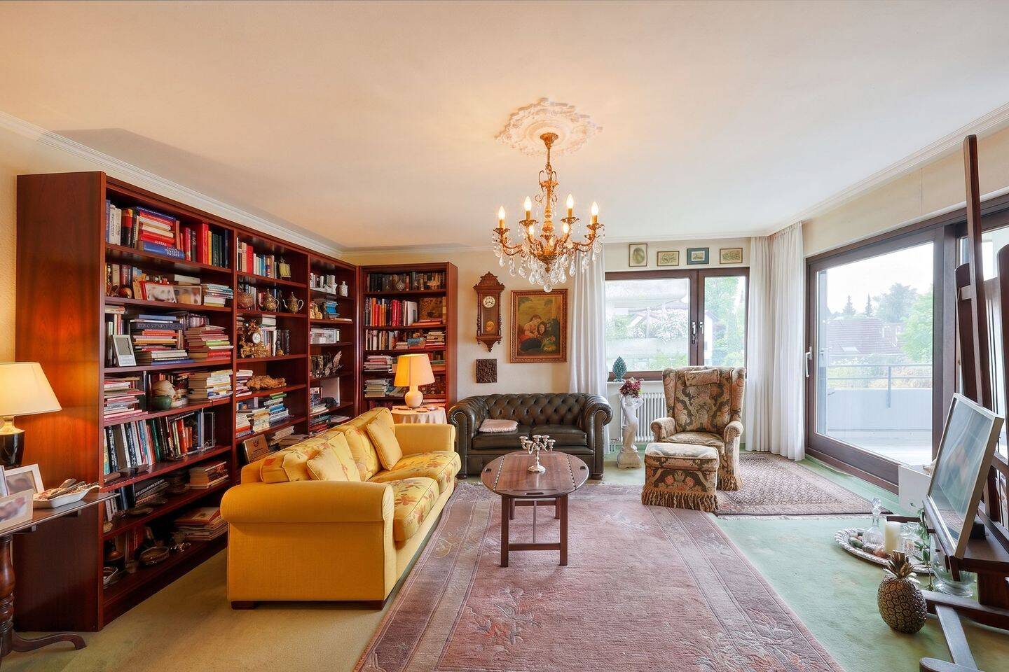 Großzügige 3,5-Zimmer-Wohnung mit Südwest-Balkon und zwei Tiefgaragenstellplätzen in ruhiger Lage, 71229 Leonberg