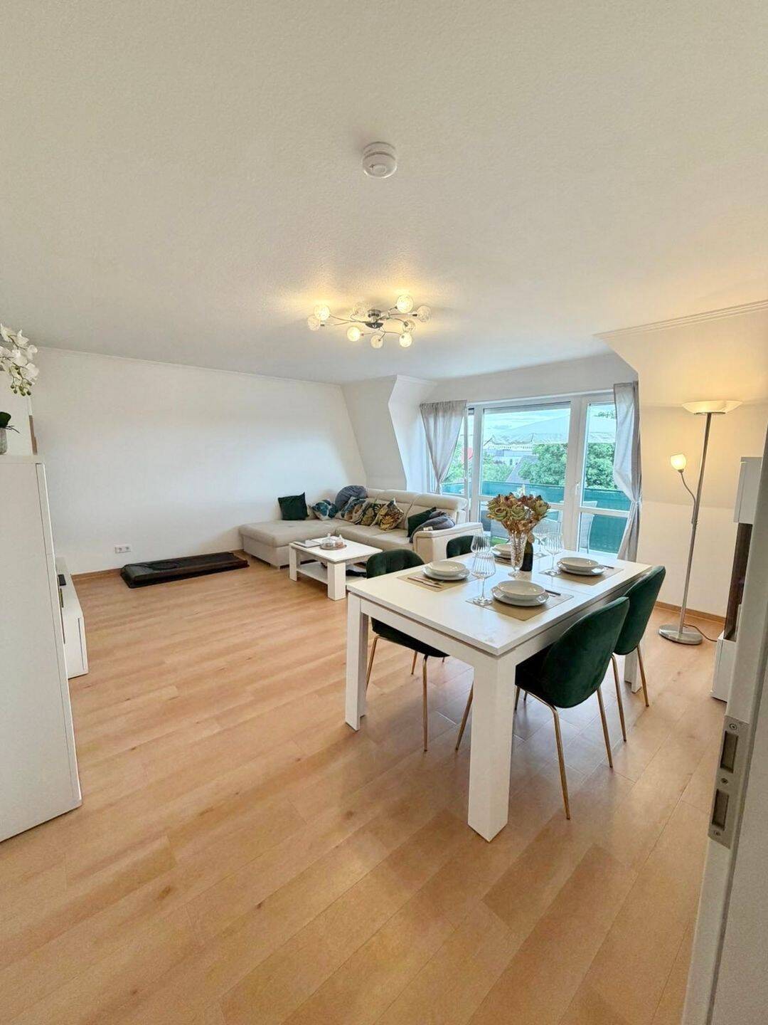 4-Zimmer-Eigentumswohnung mit Balkon und Tiefgaragenstellplatz / Duisburger Süden, 47259 Duisburg (Huckingen Hüttenheim Mündelheim Ungelsheim Wanheim-Angerhausen)