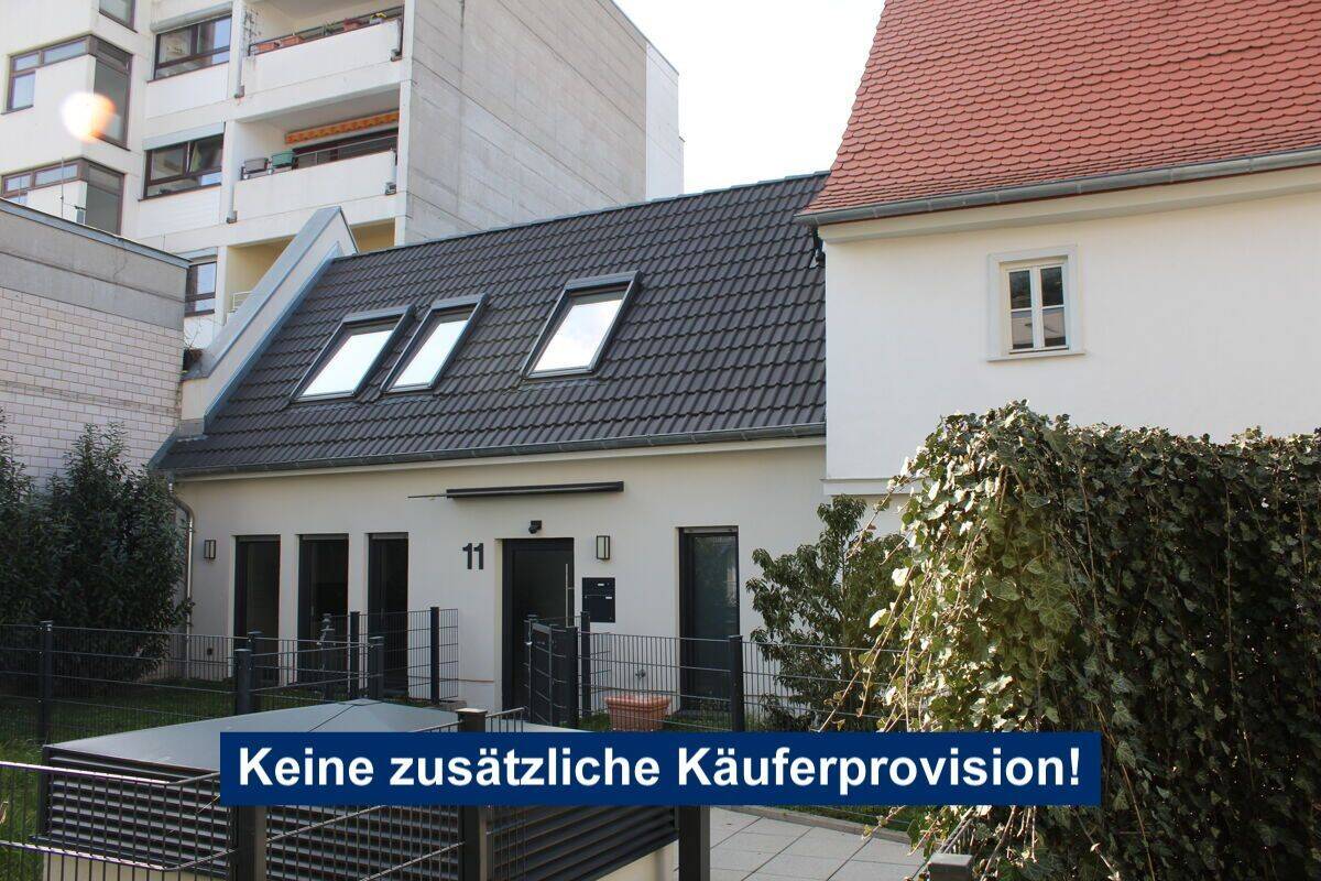 Neuwertiges Einfamilienhaus mit Aufzug und zwei Tiefgaragenstellplätzen in Toplage am Quellenpark, 65812 Bad Soden am Taunus