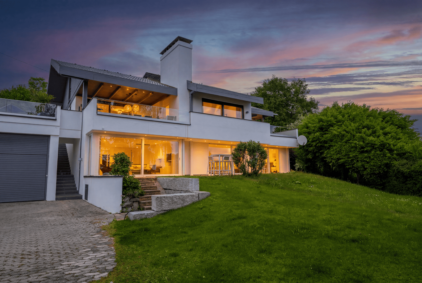 Stylische Villa mit großem Terrassen- und Poolbereich & Display-Garage für Oldtimer & Sportwagen, 82327 Tutzing