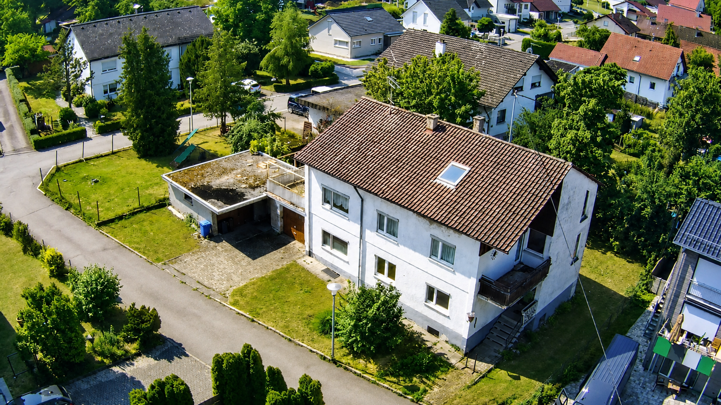 Attraktive Sanierungschance – Zweifamilienhaus mit vielseitigen Nutzungsmöglichkeiten, 72379 Hechingen