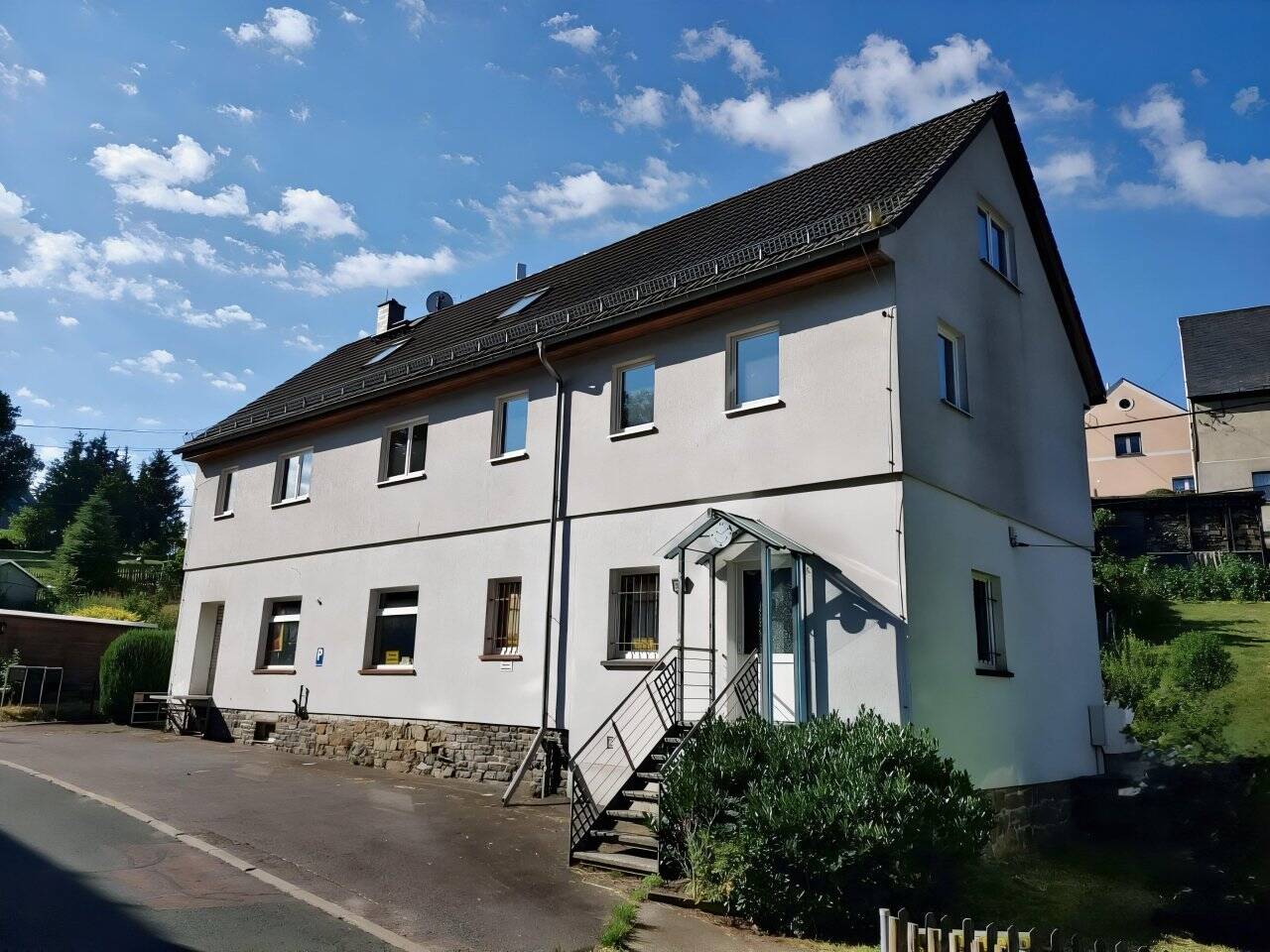Mehrfamilienhaus mit 3 Wohnungen + 1 Whg / Gewerbe im EG, 9669 Frankenberg/Sa.