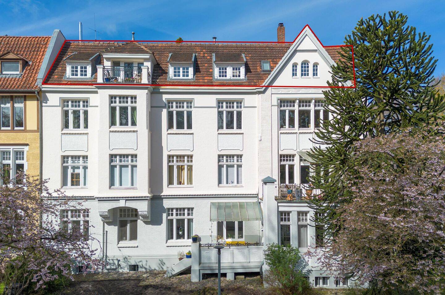 Wohnen über dem Stadtpark: Dachterrasse, Kamin & Altbaucharme, 23568 Lübeck (Schlutup Sankt Gertrud)