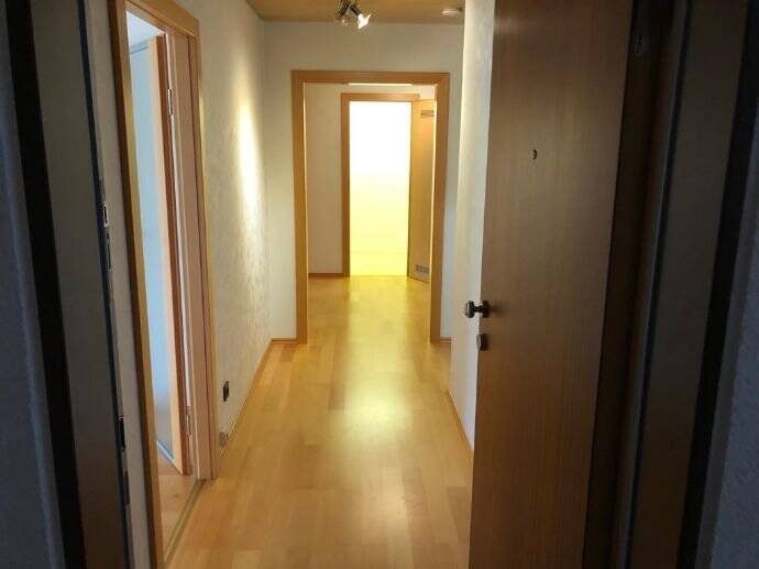 Frisch renovierte 4-Zimmer-Wohnung mit Balkon und Einbauküche in 71065 Sindelfingen, 71065 Sindelfingen