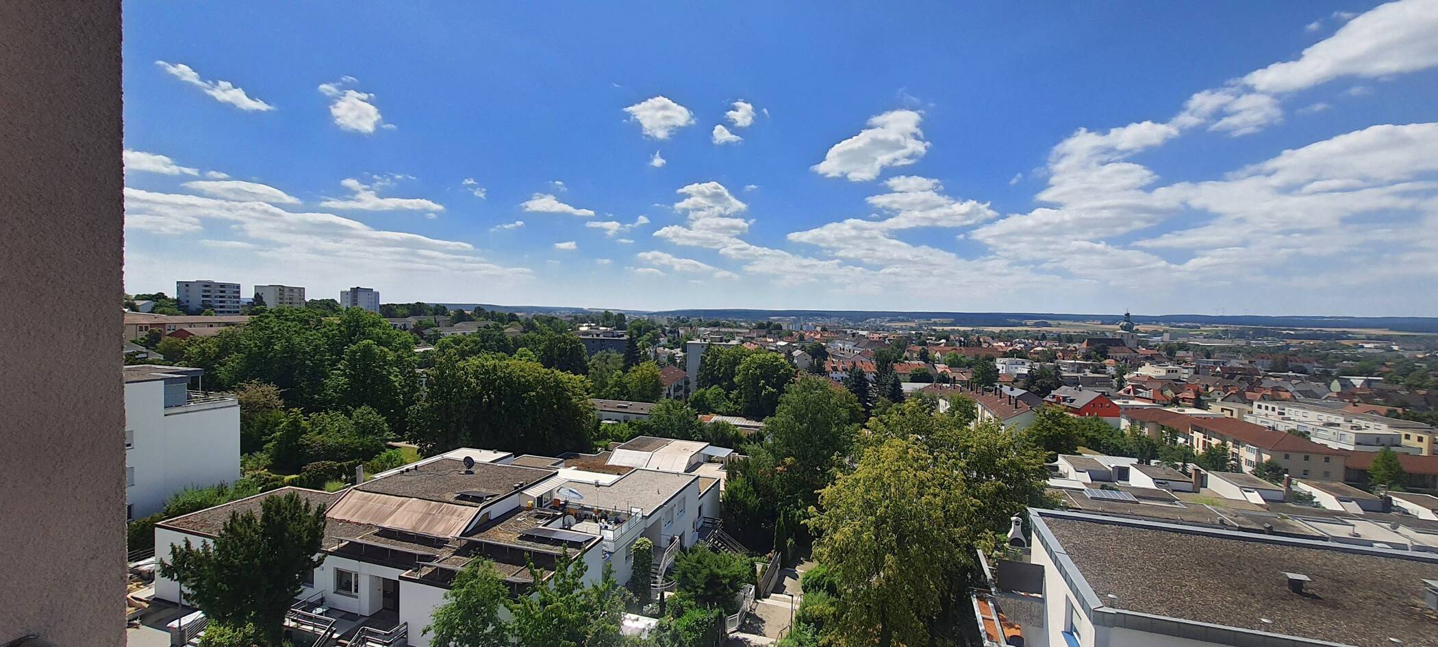 Wohnen am Mariahilfberg mit atemberaubenden Blick auf Amberg – Schöne 2 Zimmer Wohnung mit großer Dachterrasse, 92224 Amberg