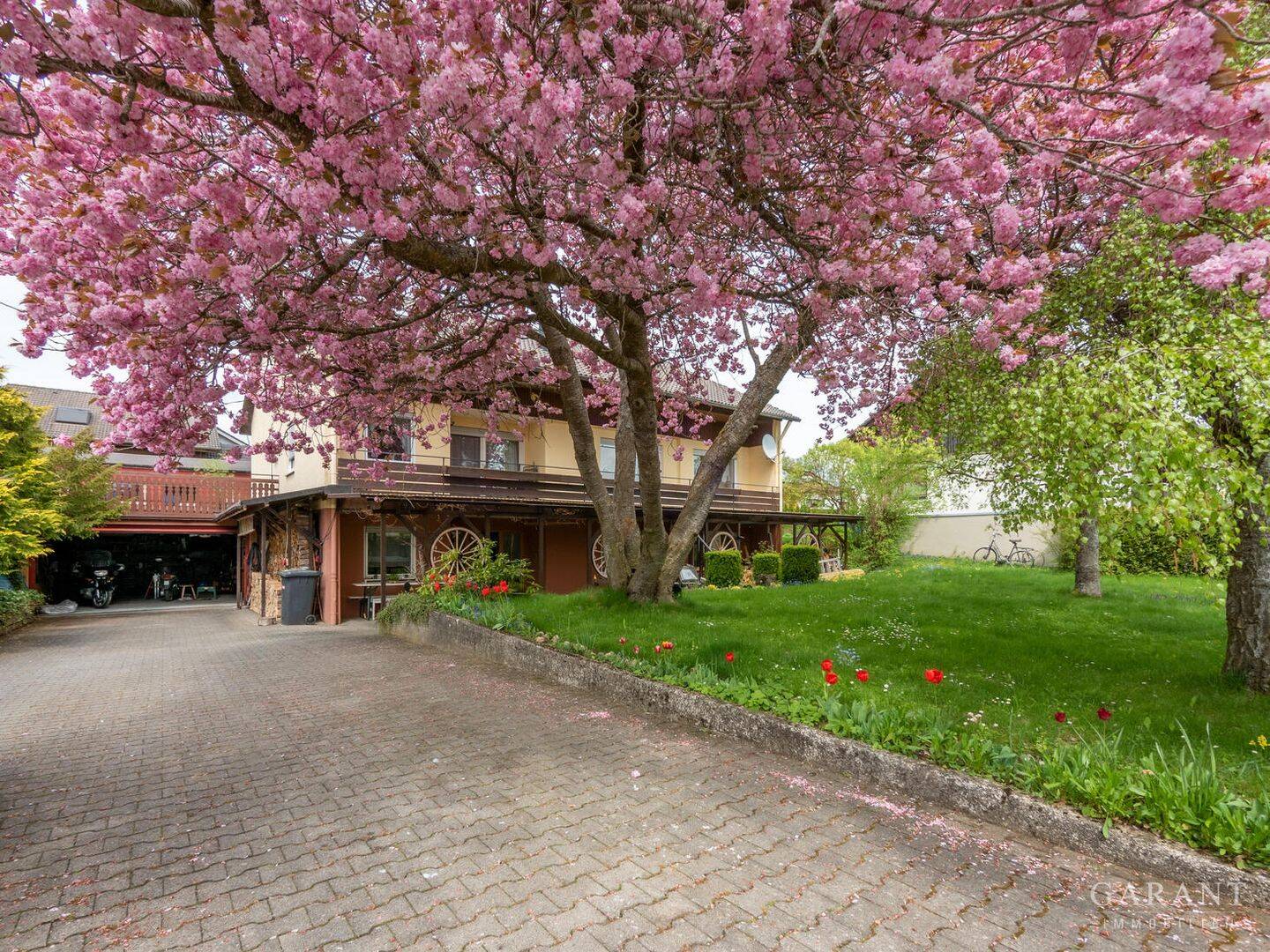 *Großes Einfamilienhaus mit wunderschönem Garten und Doppelgarage in Machtolsheim*, 89150 Laichingen
