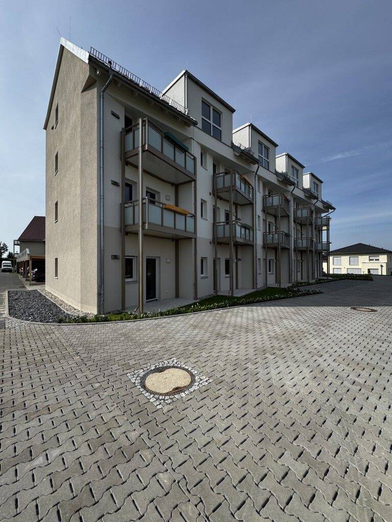 Arnsdorf bei Dresden – 2 Raumwohnung im Erstbezug mit Parkett, Balkon und Einbauküche, 1324 Dresden (Bühlau/Weißer Hirsch Dresdener Heide Loschwitz/Wachwitz)