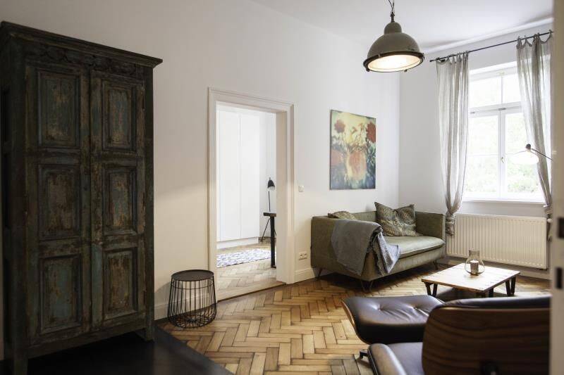 Stilvoll möblierte 2,5-Zimmer-Altbau-Wohnung in ruhiger Innenhoflage, 81373 München (Sendling Sendling-Westpark)