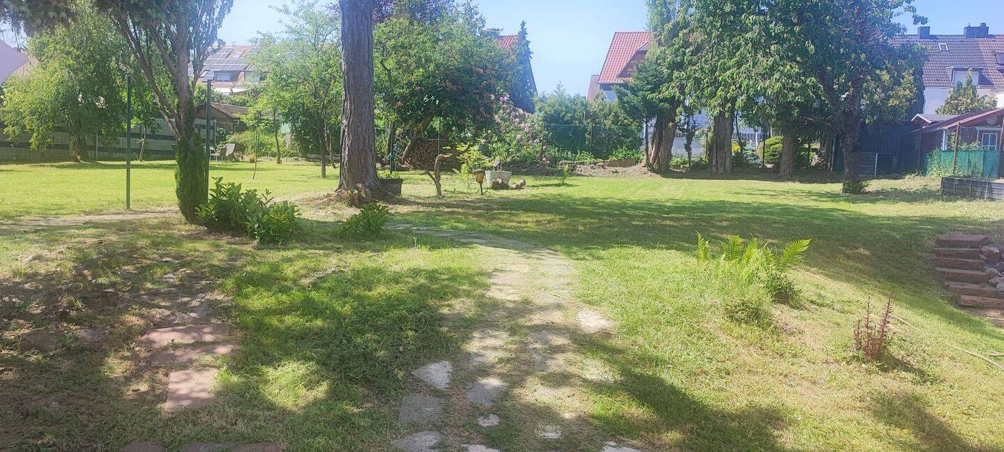 Freistehendes Einfamilienhaus | 600 m² Garten | 43 m² Wohnbereich | Ruhige Lage, 66113 Saarbrücken