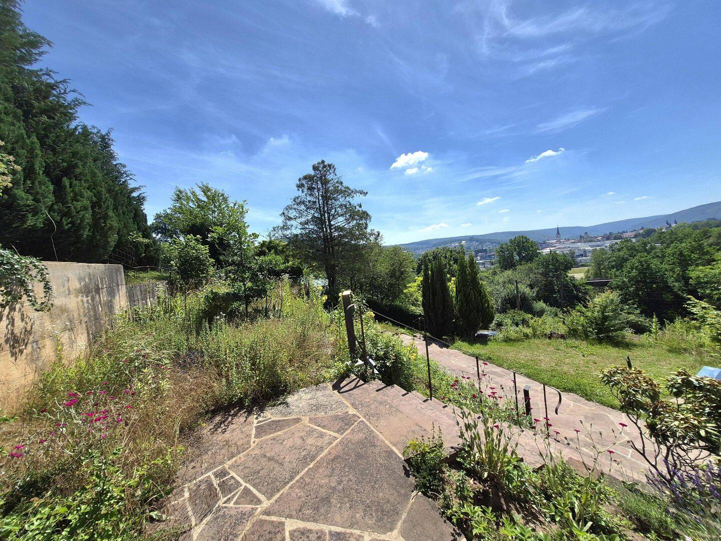 Modern renovierte 5-Zimmer-Wohnung mit Balkon, Garten und Weitblick, 97816 Lohr a. Main (Lohr)
