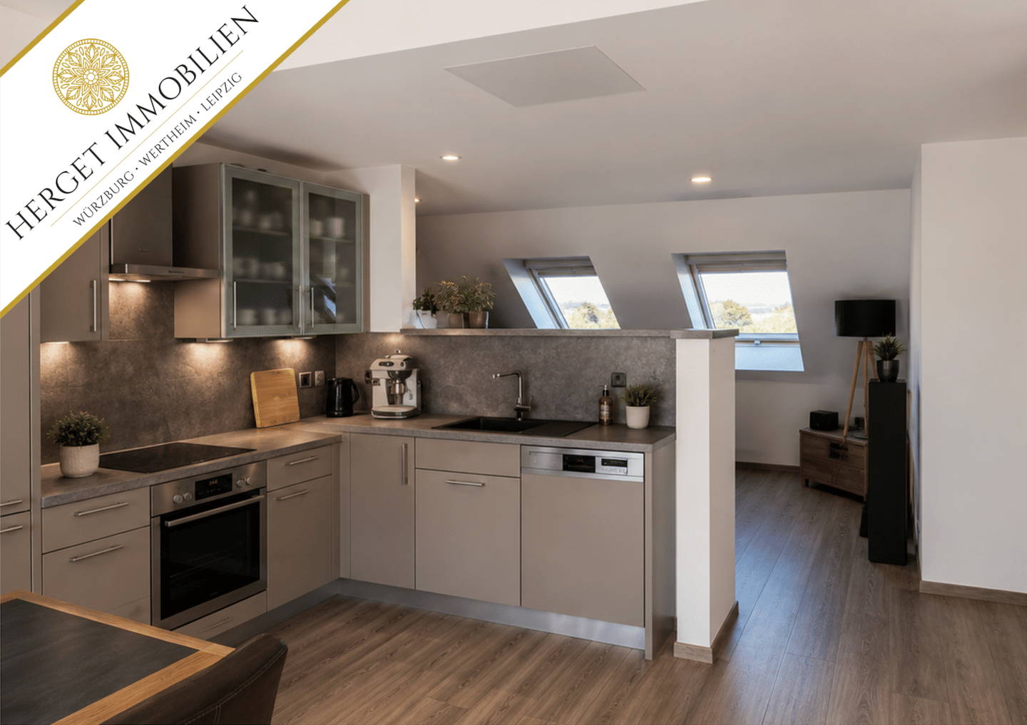 Helle Wohnung im DG mit Stellplatz, 63773 Goldbach