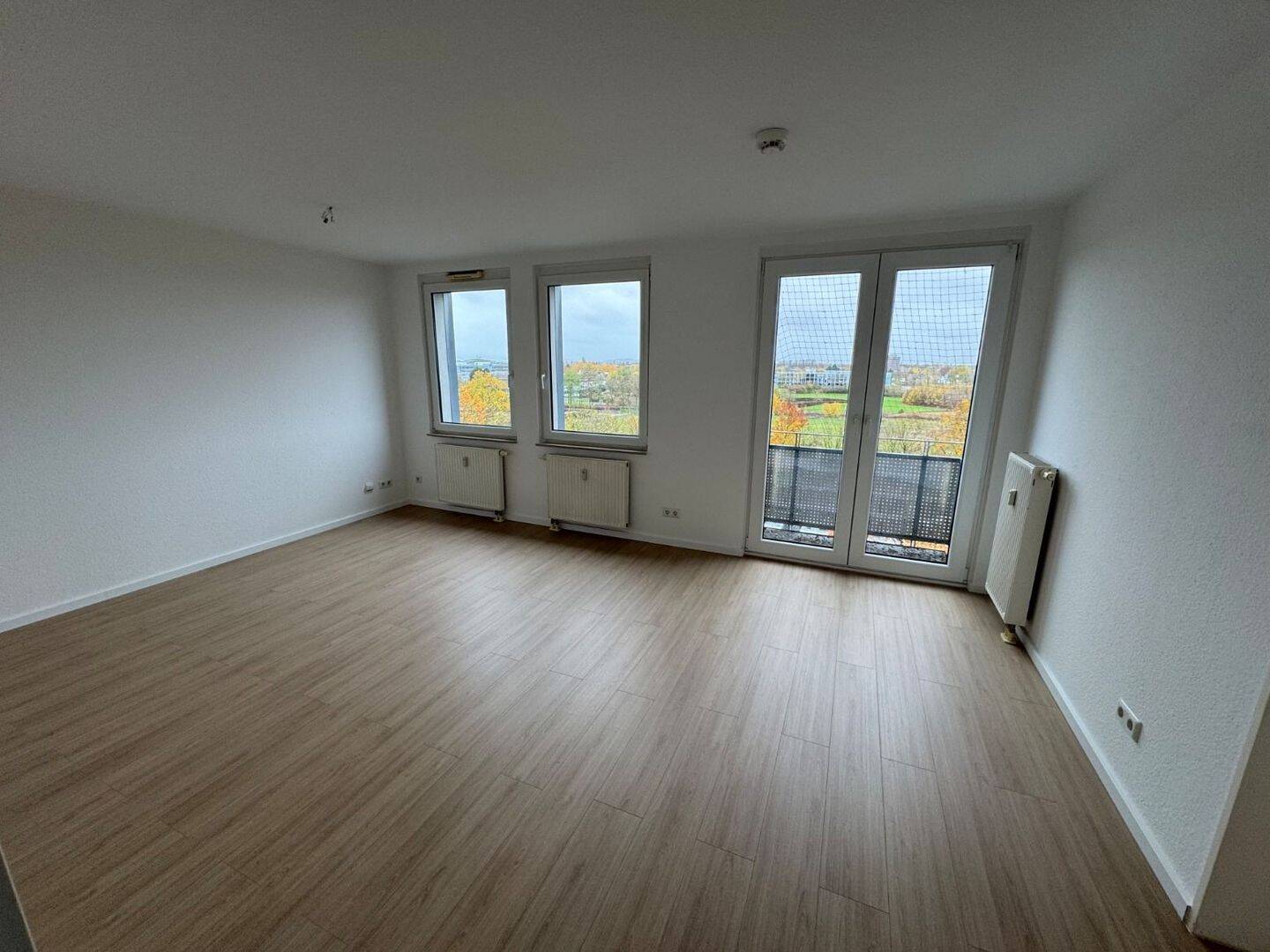 Balkonblick & Garten-Nähe: 2-Zimmer-Wohnung im 3. Stock in Hannover, 30539 Hannover