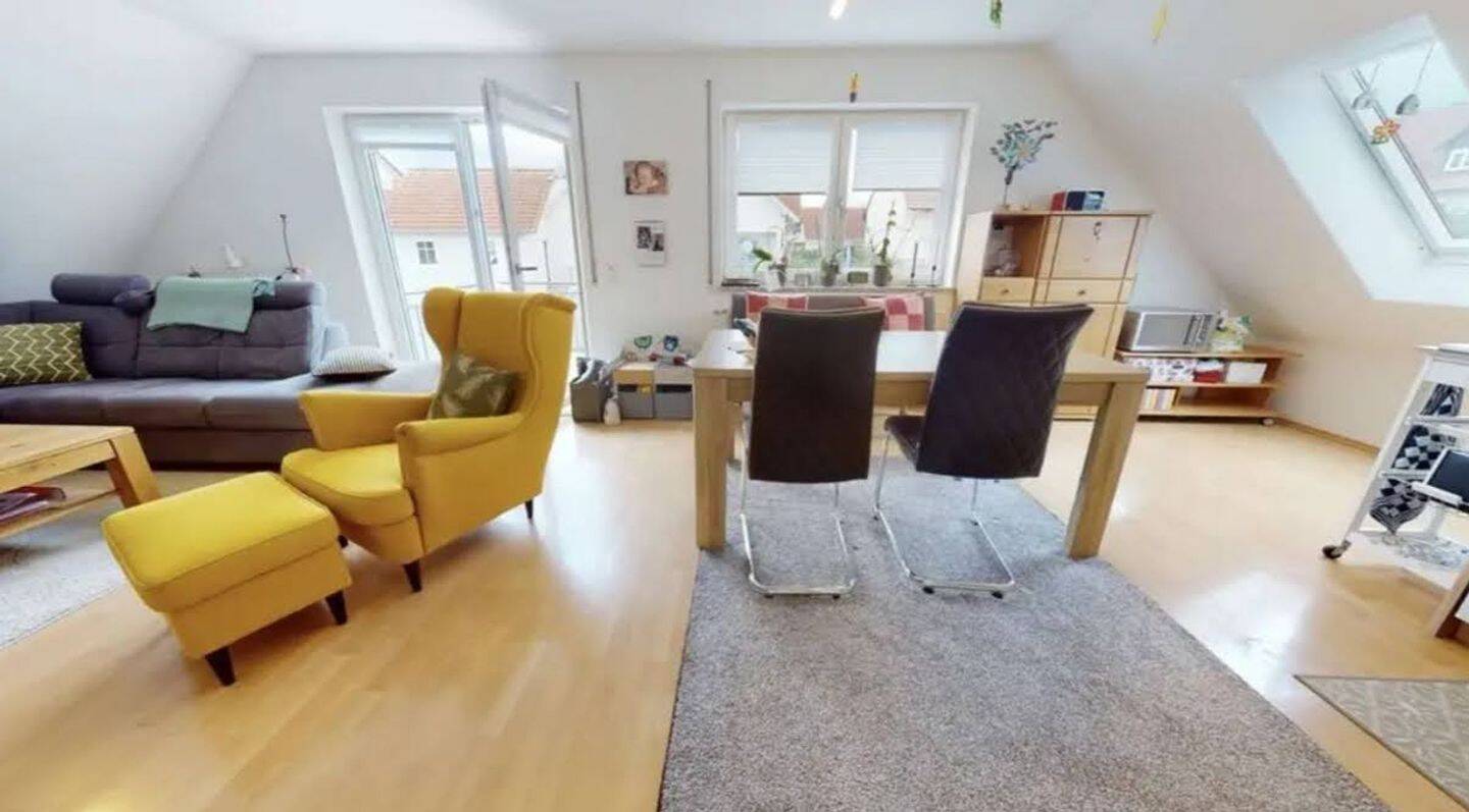 Provisionsfreie, sonnige 3 Zimmerwohnung mit großem Südbalkon und separaten Hobbyraum, 86579 Waidhofen