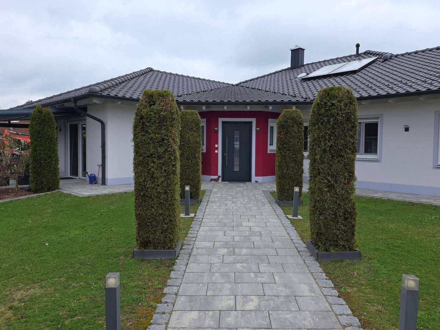 Hochwertiger, barrierefreier Bungalow mit Einliegerwohnung, zwei Garagen und Carport ab April 2027 verfügbar, 94099 Ruhstorf a.d. Rott