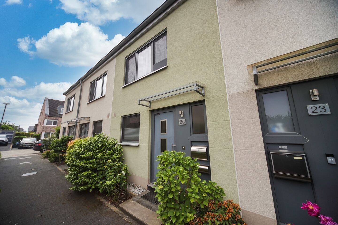 Einziehen, wohlfühlen, ankommen – modernes Reihenmittelhaus mit Garten in Neuss, 41470 Neuss