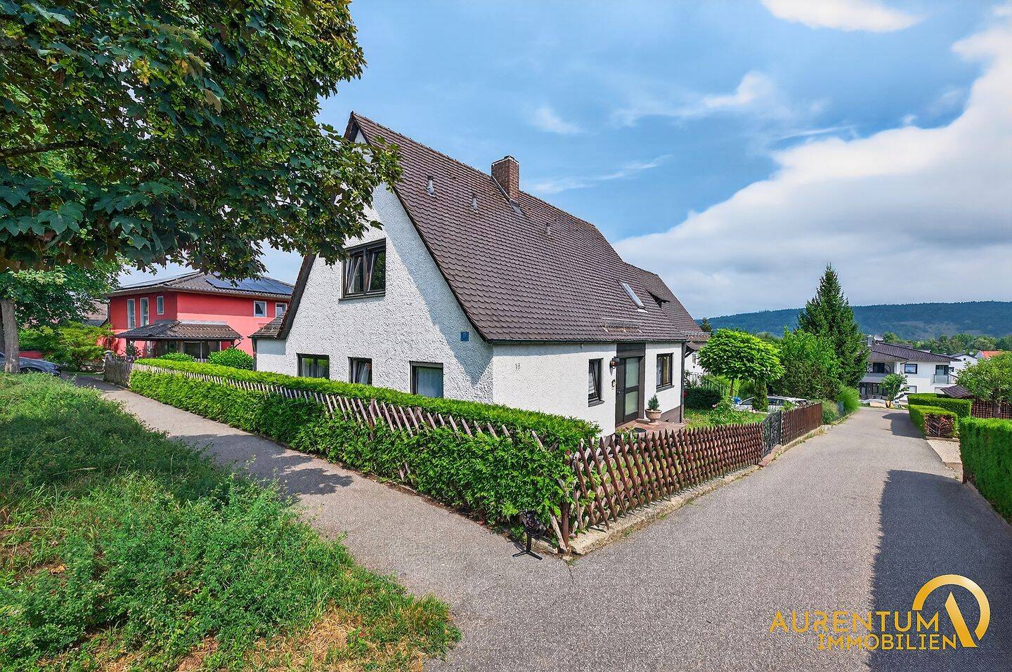 Gepflegtes Einfamilienhaus mit großem Garten, Sauna und Ausbaupotenzial in Kelheim, 93309 Kelheim