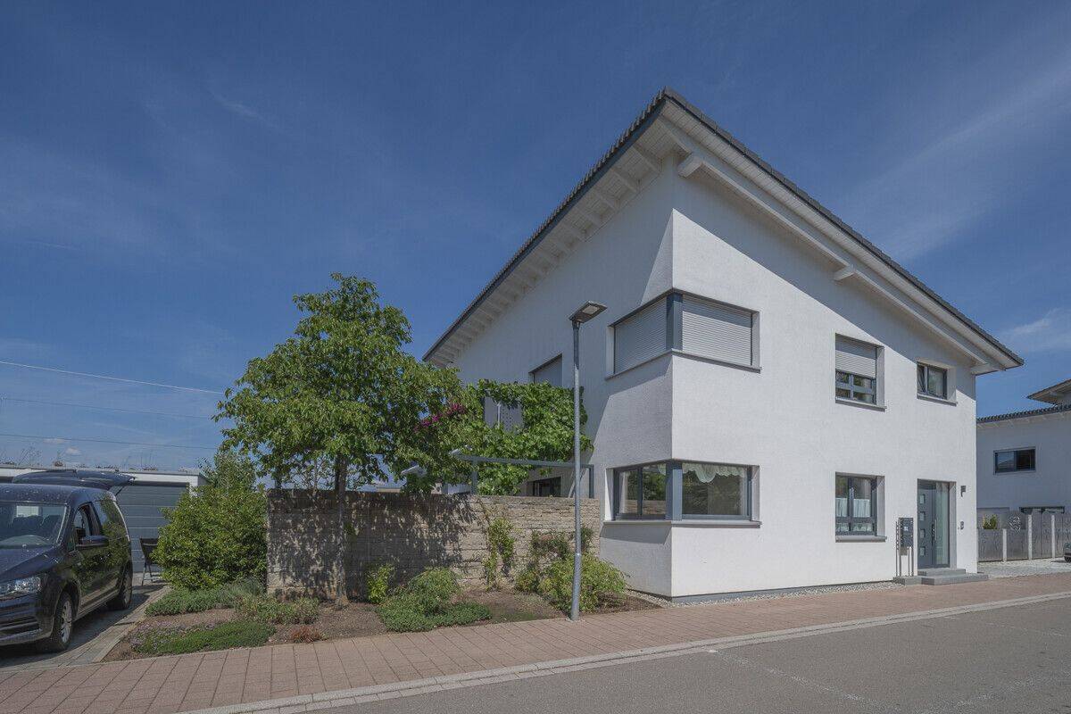 Platz für barrierefreies Wohnen ruhig und zurückversetzt im Stadtzentrum: 4,5 Zimmer Mietwohnung, 78183 Hüfingen