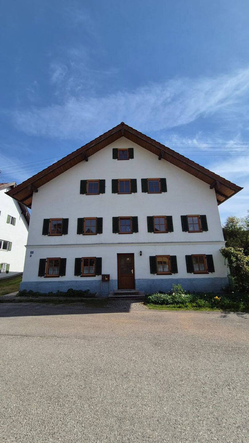 Viel Platz für den Alltag in diesem sanierten Einfamilienhaus in Pählin, 82396 Pähl