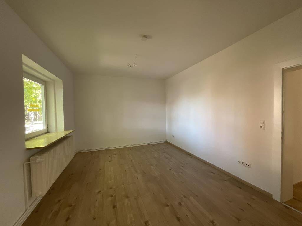 Renovierte 3-Zimmer-Wohnung mit Wanne und Dusche in Wilhelmshaven City zu sofort! – 26382 Wilhelmshaven – Bild 1 von 4