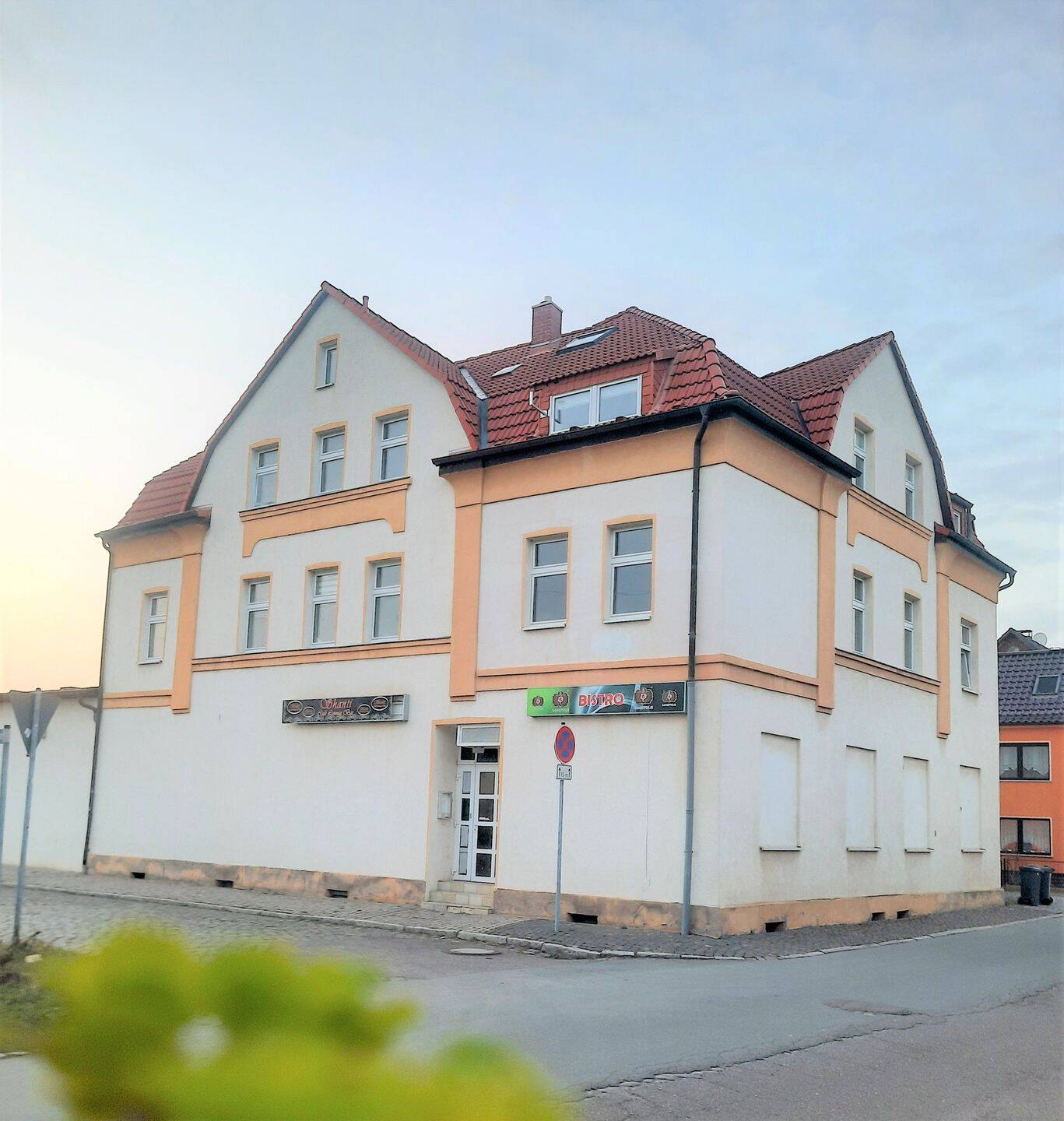 MFH mit Gewerbe zu verkaufen VOLL VERMIETET, 6231 Bad Dürrenberg