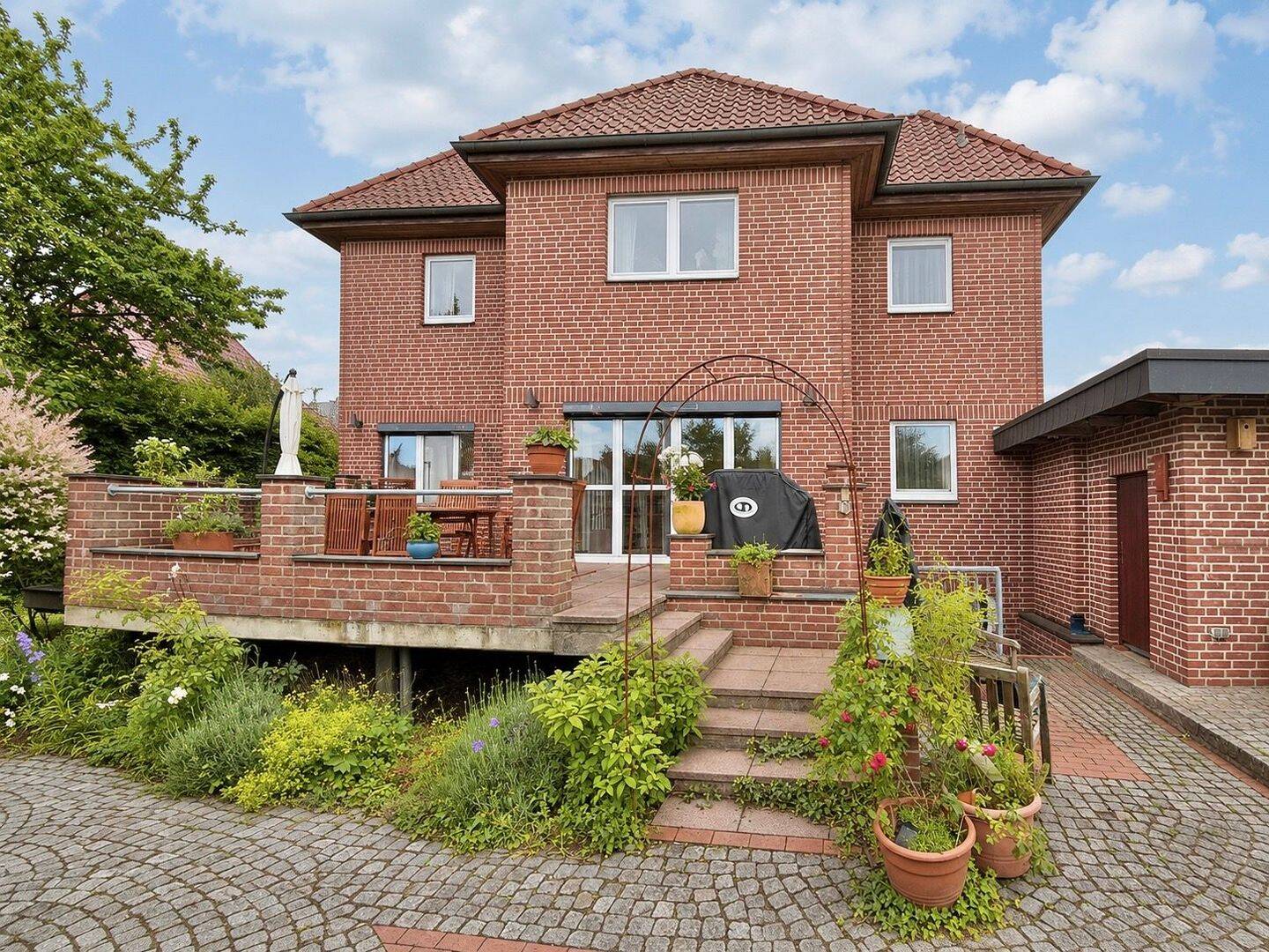 Charmante Stadtvilla im modernen Landhausstil mit viel Platz und schönem Garten in bevorzugter Lage, 30974 Wennigsen (Deister)