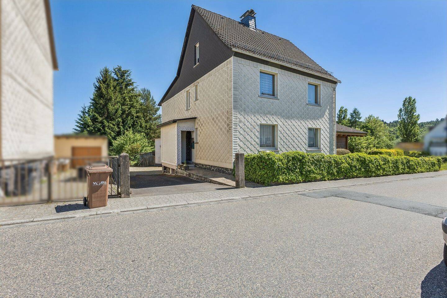 Einfamilienhaus mit Nebengebäude und großem Grundstück in Merenberg, 35799 Merenberg