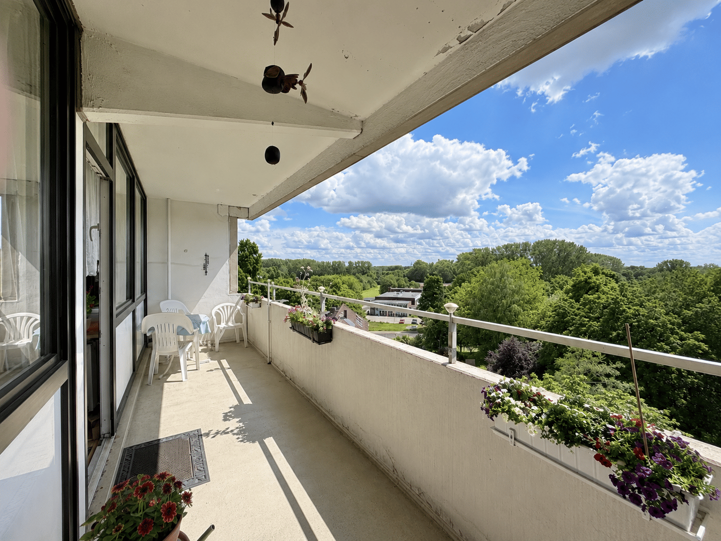 Großzügige sowie helle 3-Zimmer-Wohnung mit sonnigem Balkon und Weitblick in guter Lage, 30629 Hannover