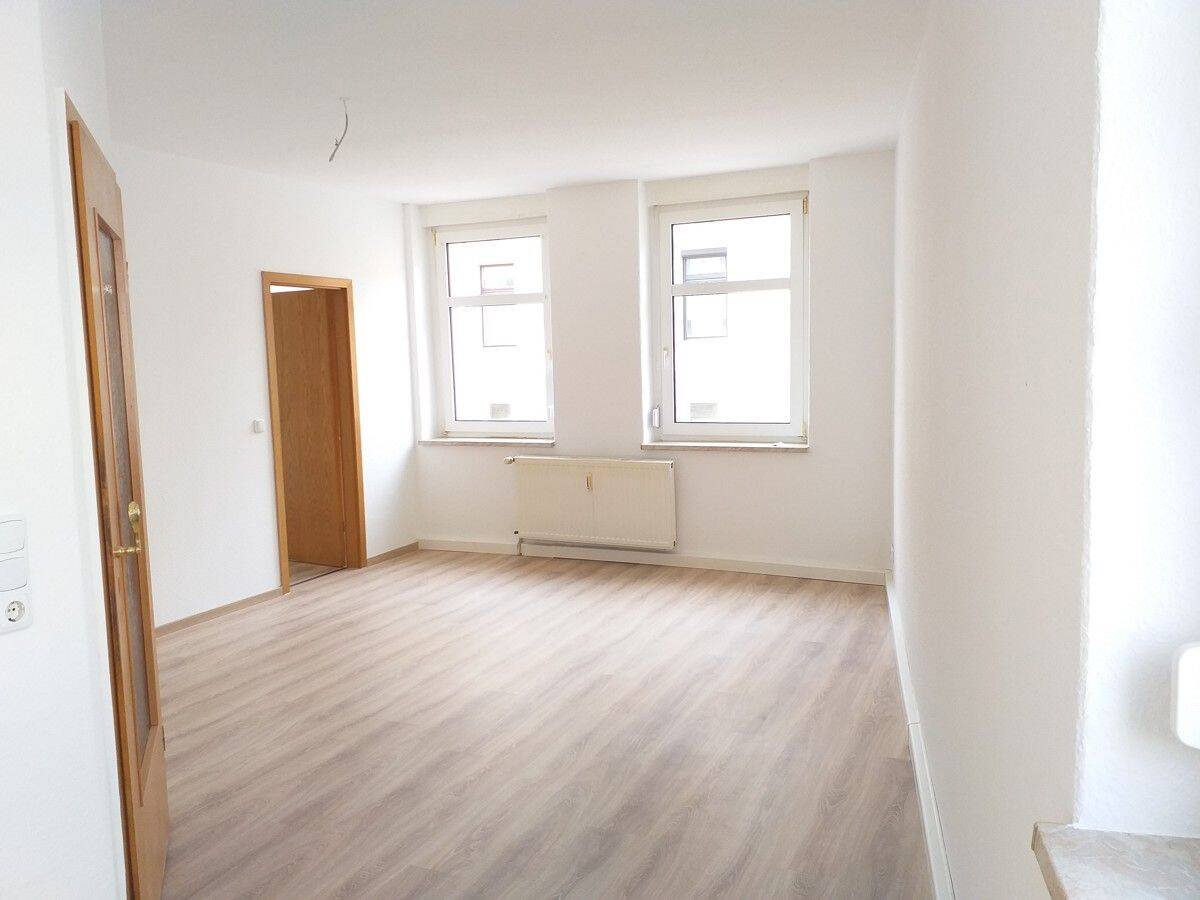 gemütliche 2-Zimmer Wohnung im Erdgeschoss, Einbauküche zu 30,- EUR monatl. zusätzlich, 8451 Crimmitschau