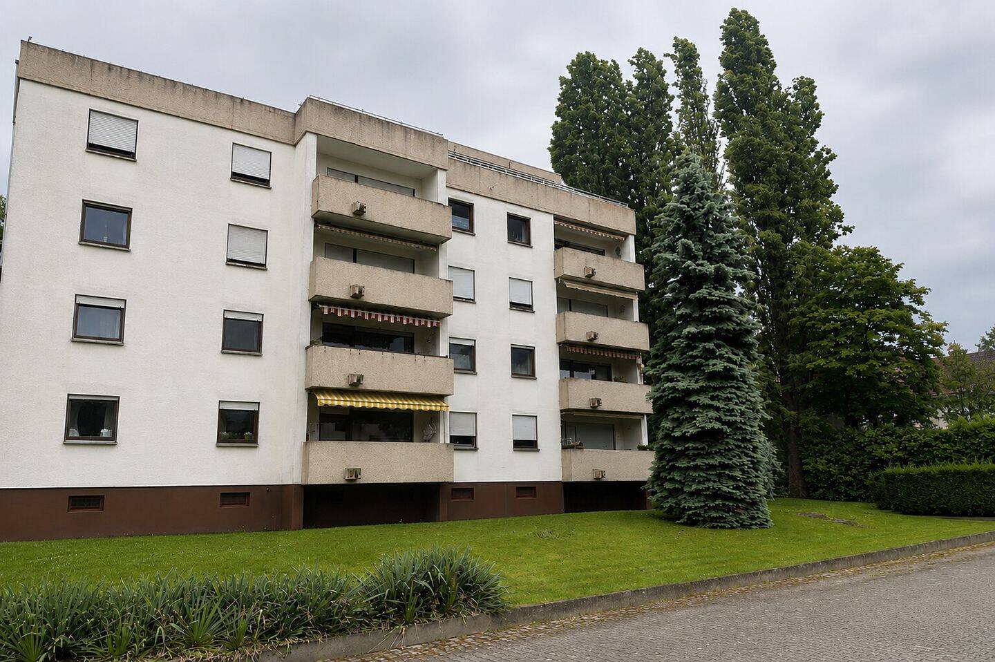 Schöne 3 Zimmer-Wohnung mit Balkon, Keller und Garage, 78 m² in Hirschberg-Leutershausen, 69493 Hirschberg an der Bergstraße