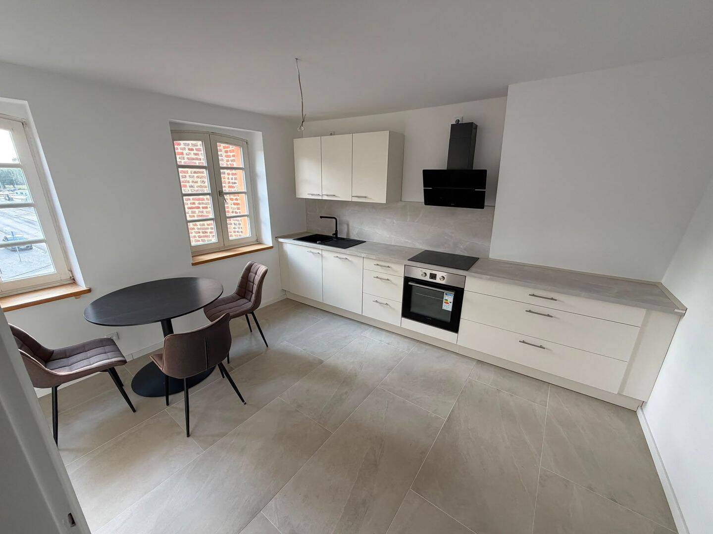 Erstbezug nach Sanierung • Moderne möblierte 2-Zi-Wohnung mit neuer Küche im Zentrum Bergheims, 50126 Bergheim