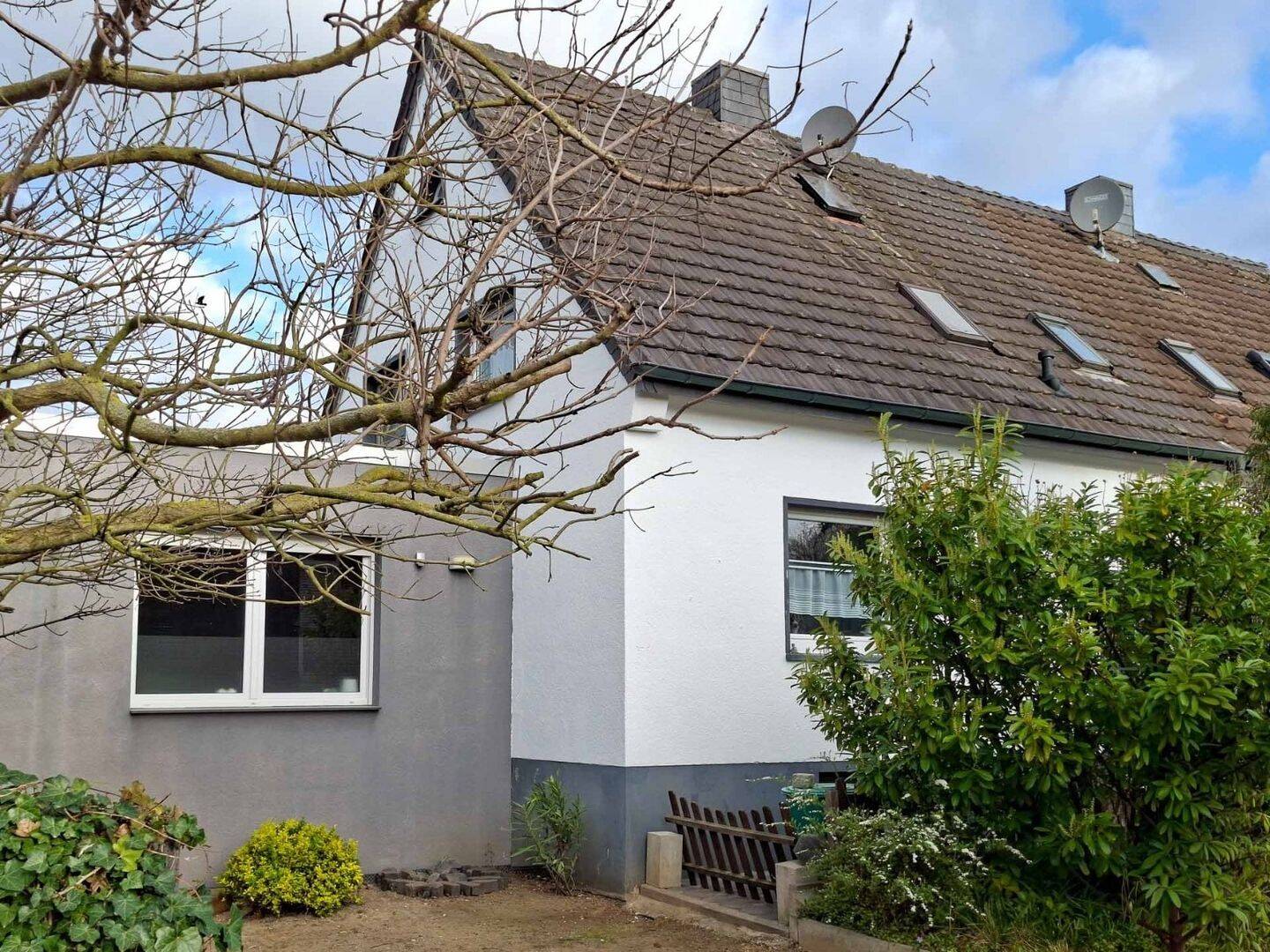 Individuelles Einfamilienhaus mit romantischem Garten in Willich-Anrath, 47877 Willich