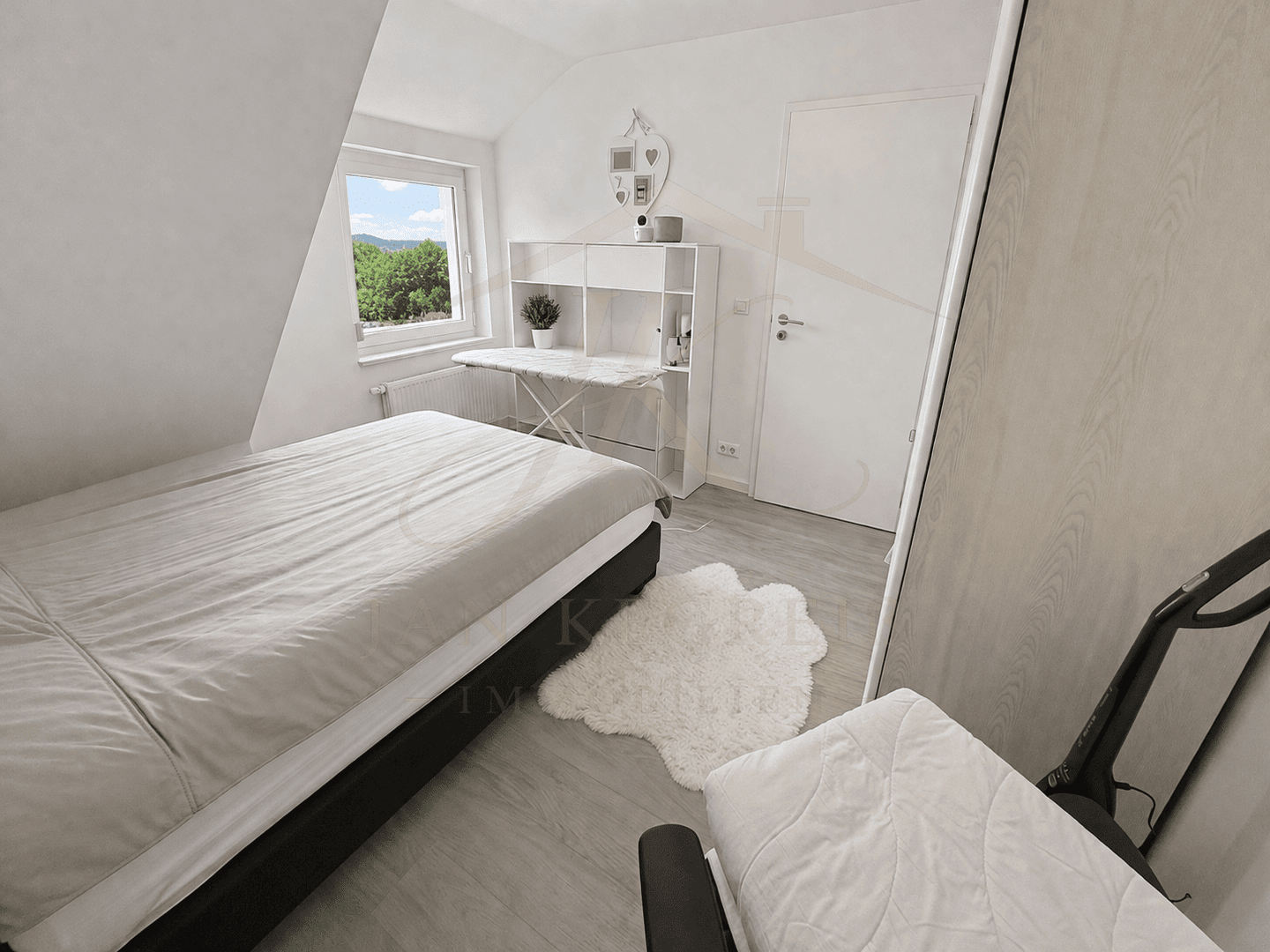 Helle 4-Zimmer-Dachgeschosswohnung mit großzügigem Grundriss, 71106 Magstadt