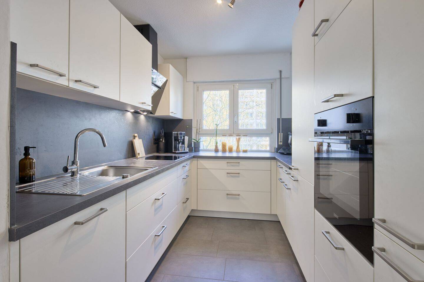 Hermann Immobilien: Helle 4-Zimmer Wohnung mit Südbalkon, 64297 Darmstadt (Eberstadt)