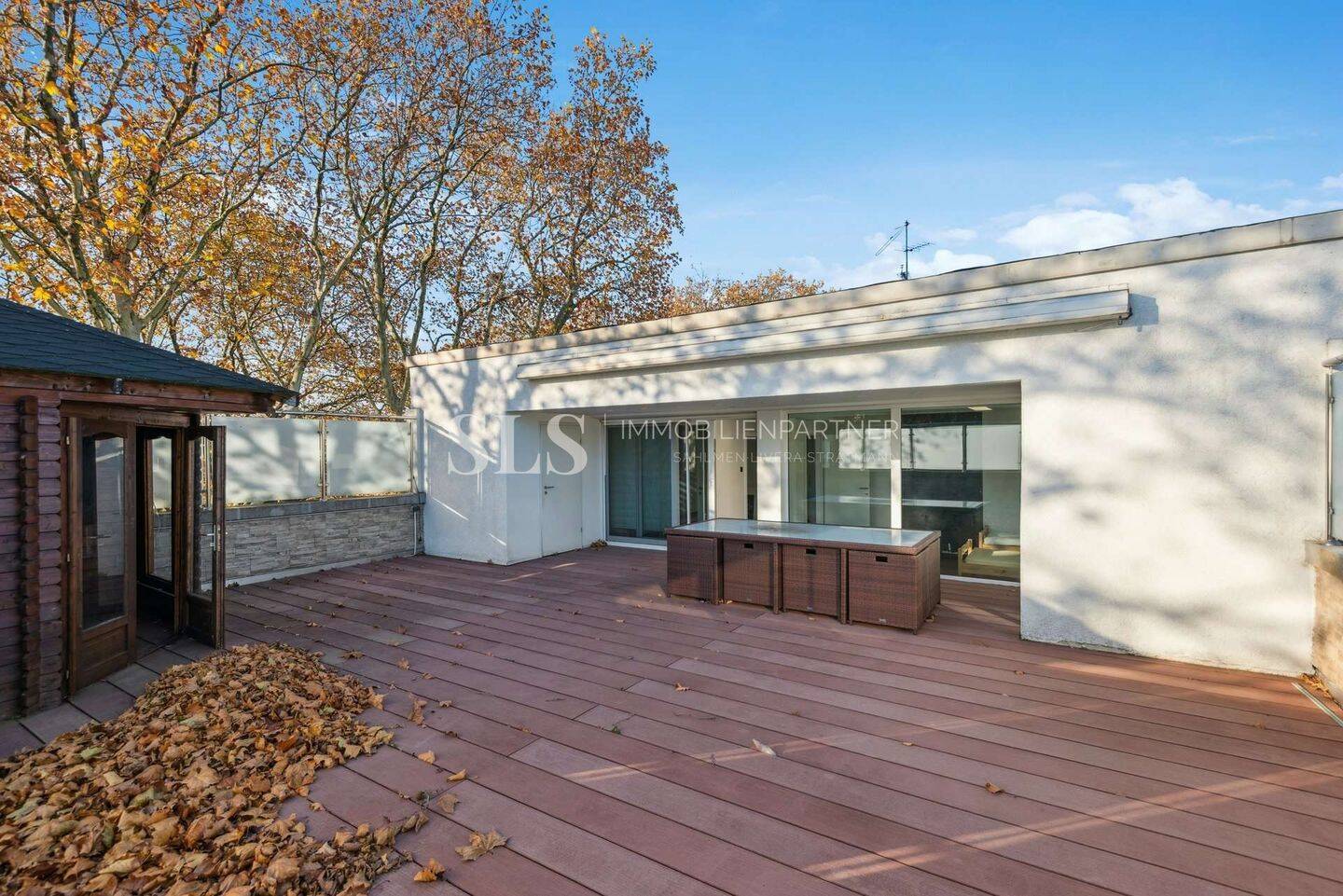 Tolles Penthouse mit großer Dachterrasse, eigenem Schwimmbad im Keller und Sauna, 47226 Duisburg (Bergheim Hochemmerich Rheinhausen-Mitte)