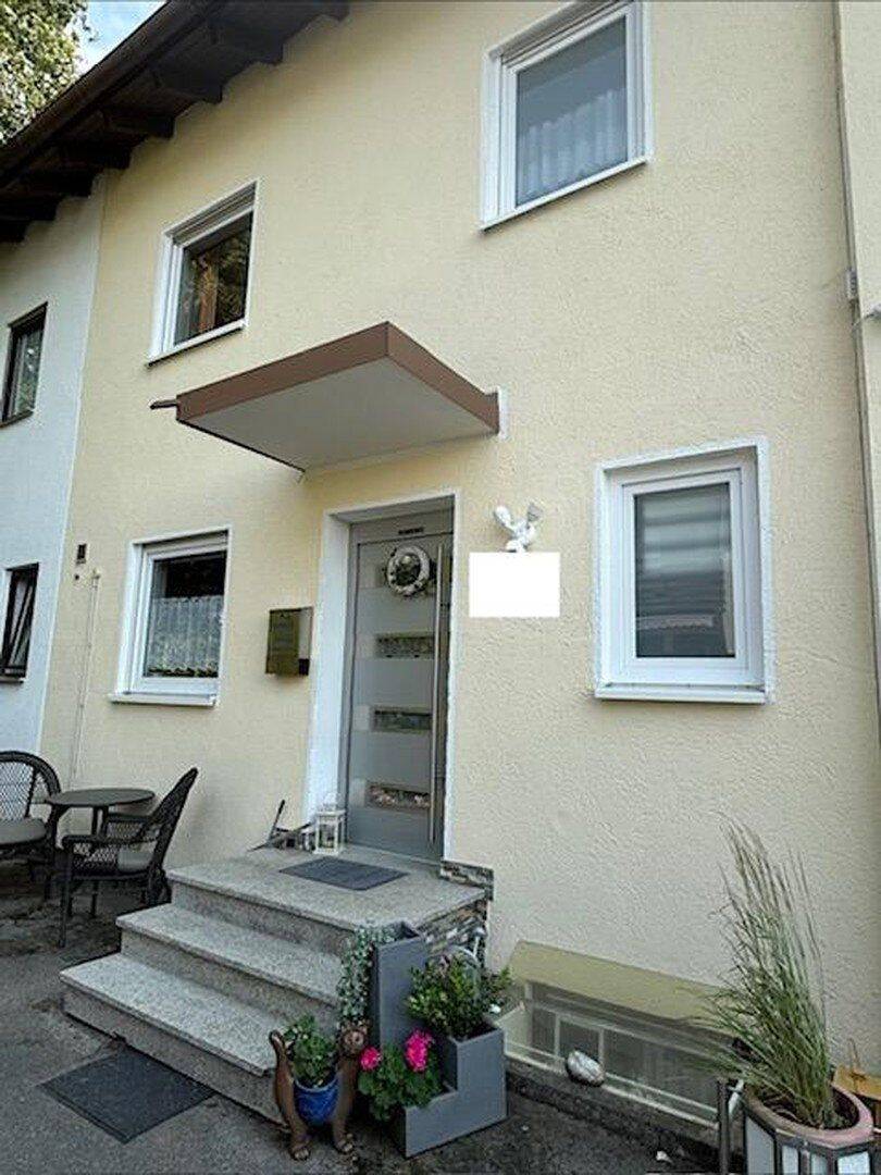 Gepflegtes Reihenmittelhaus mit Balkon, Terrasse und kleinem Garten, 82278 Althegnenberg