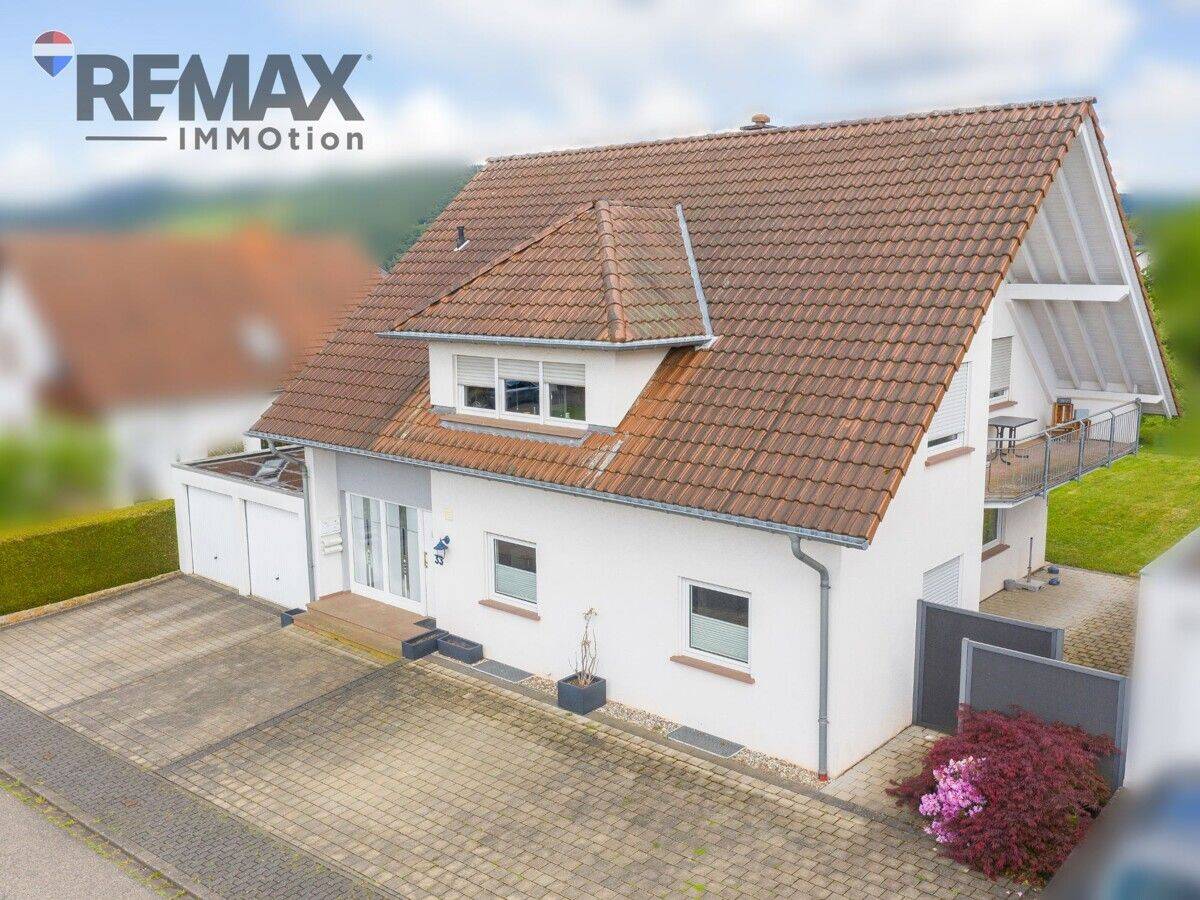 Gepflegtes Zweifamilienhaus mit großem Garten, Doppelgarage & Wärmepumpe in Ayl, 54441 Ayl