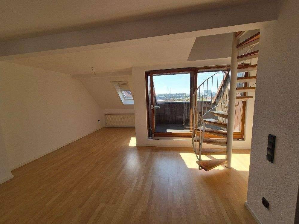 Nürnberg Hummelstein: helle und gepflegte Maisonette Wohnung auf 2 Etagen; sonnige Dachloggia; Einbauküche; Tageslichtbad; ab sofort verfügbar, 90459 Nürnberg