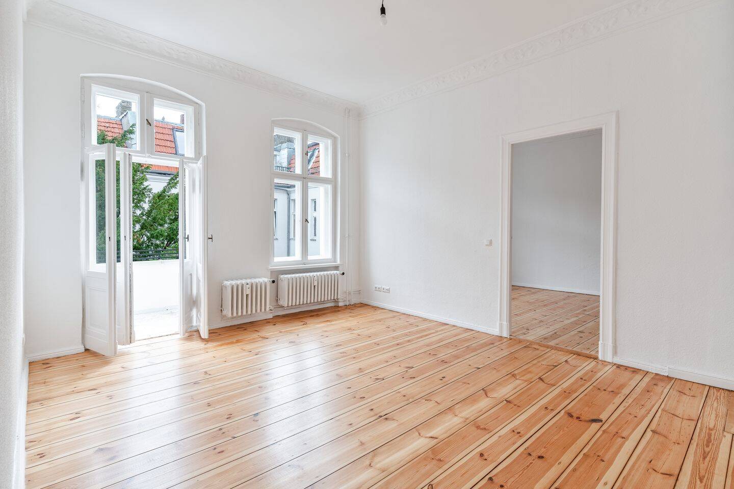 Zeitloser Berliner Altbau – 2 Zimmer mit Originalstuck und viel Charme