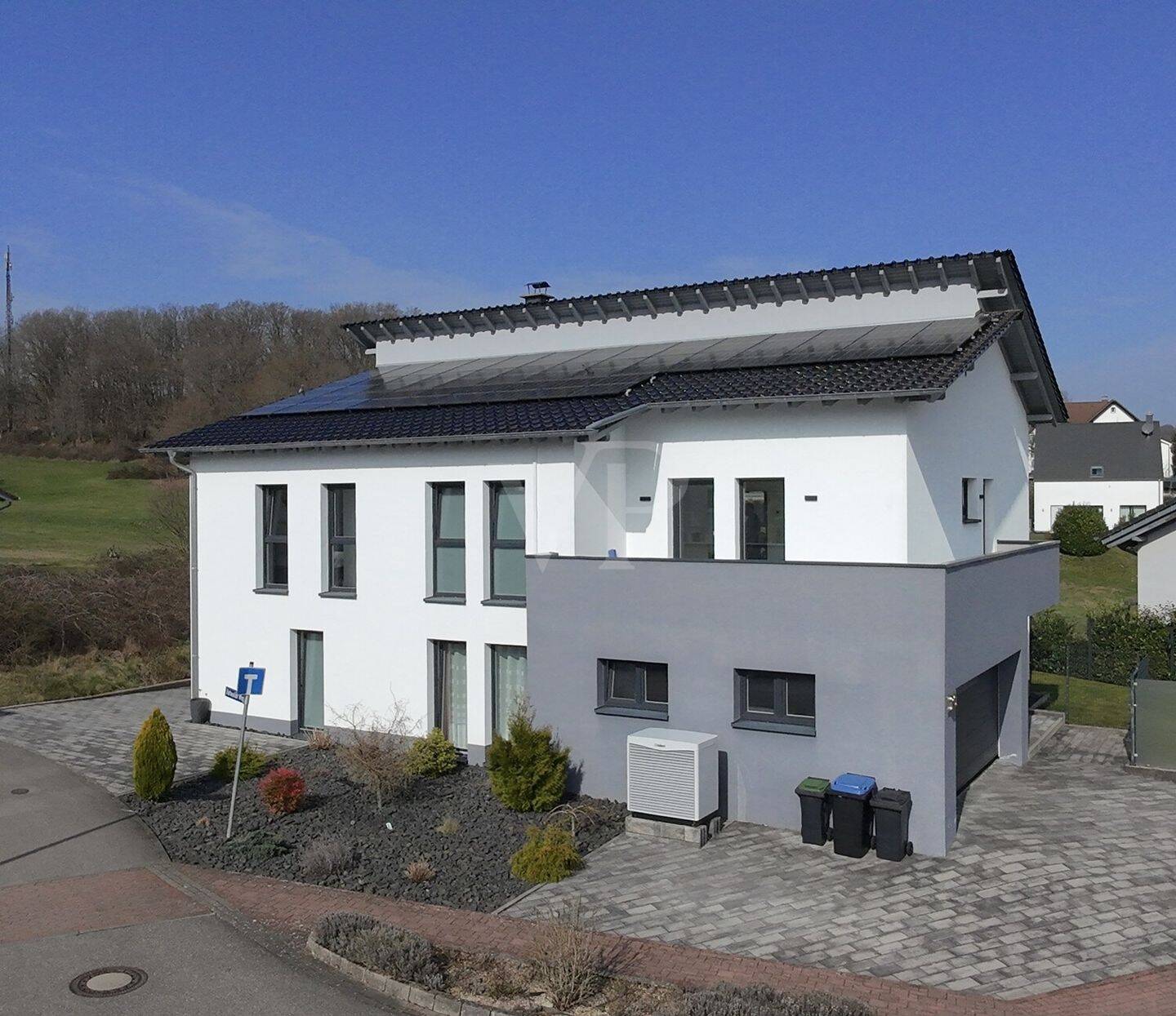 Modernes Wohn-Ensemble in Waldmohr: Ein Statement für Raum, Licht und Effizienz, 66914 Waldmohr